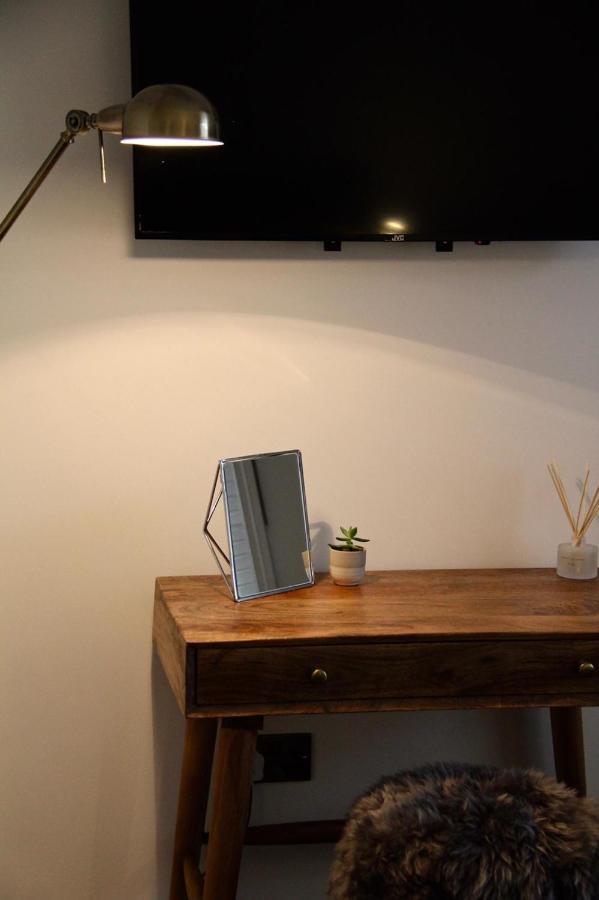 Upstairs At 33 - Self Check In Boutique Accommodation In Worcester Centre Exterior foto