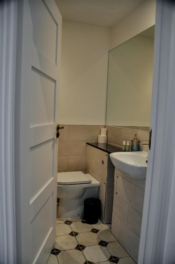 Upstairs At 33 - Self Check In Boutique Accommodation In Worcester Centre Exterior foto