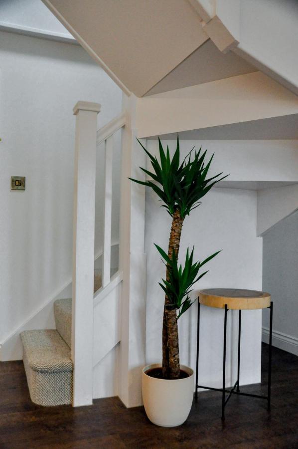 Upstairs At 33 - Self Check In Boutique Accommodation In Worcester Centre Exterior foto