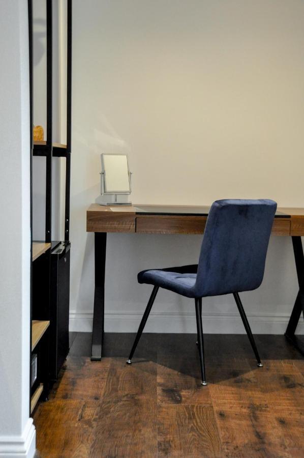 Upstairs At 33 - Self Check In Boutique Accommodation In Worcester Centre Exterior foto