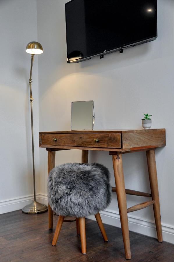 Upstairs At 33 - Self Check In Boutique Accommodation In Worcester Centre Exterior foto