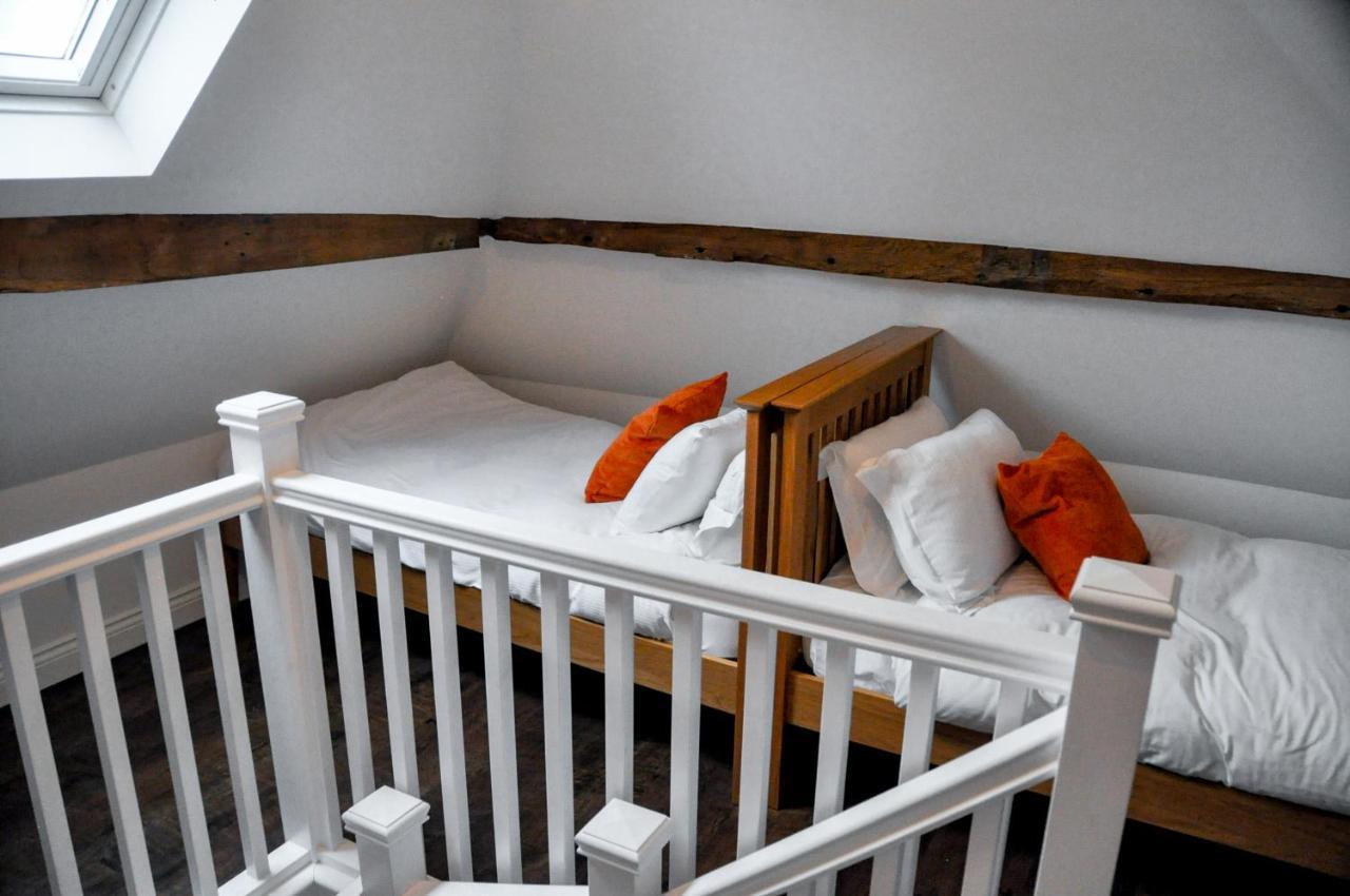 Upstairs At 33 - Self Check In Boutique Accommodation In Worcester Centre Exterior foto