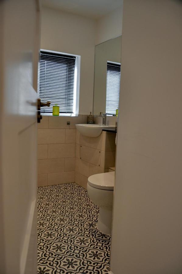 Upstairs At 33 - Self Check In Boutique Accommodation In Worcester Centre Exterior foto